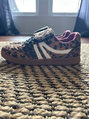 Steve Madden Leopard Print Low-Top Sneakers sz 7.5